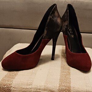 Aldo Purple Suede Pumps {size- 39/8.5)